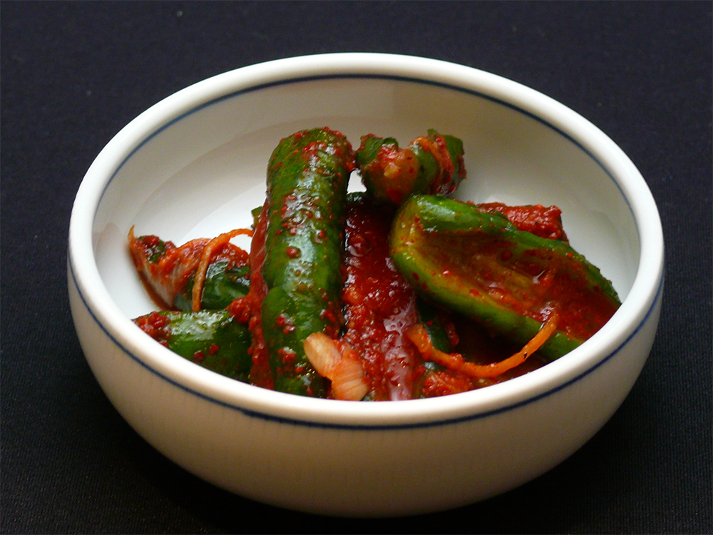 It is a cucumber kimchi to enjoy the texture of crunching sound.