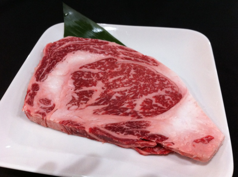육질은 섬세하고 고기의 맛은 최고. 고기 자체를 맛보세요.      녹아 있습니다!            아름다움 불과합니다! (약 300g)